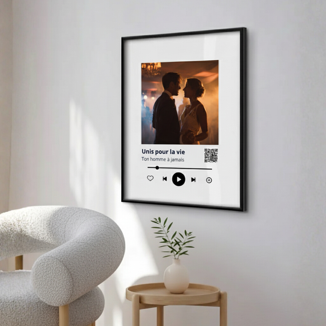 Cadre noir élégant avec QR Code accroché au mur